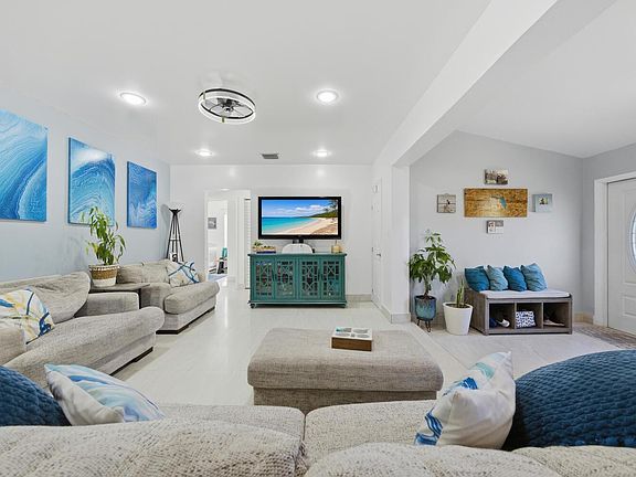 4th image of 1308 SW 17th Avenue