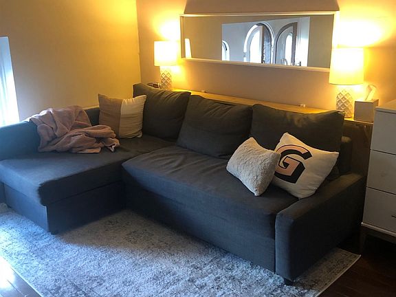 1122 D2 couch