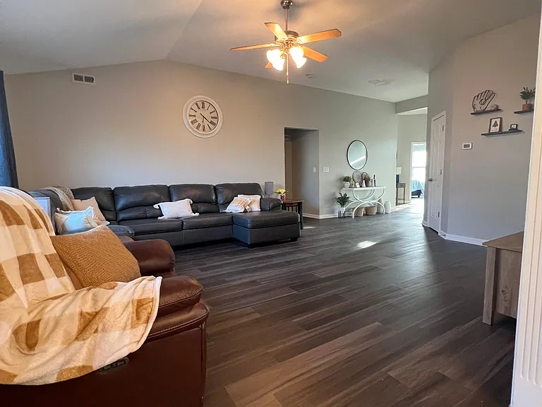 601 Nelson Ave — Photo 2
