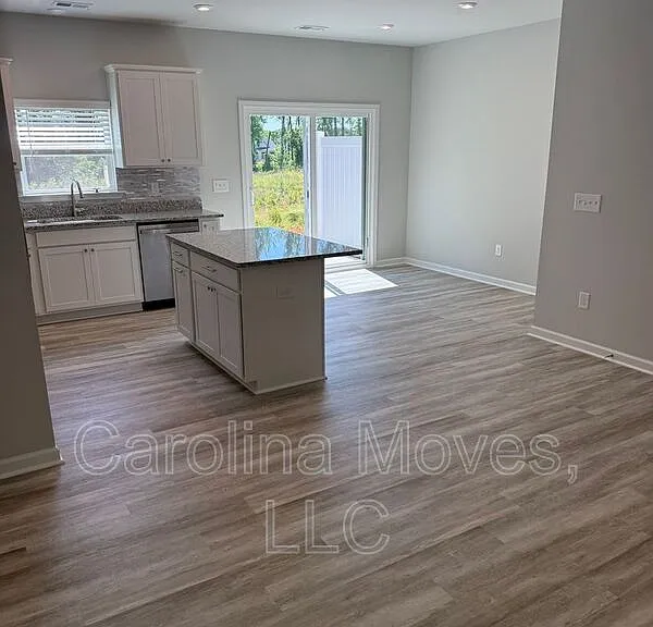 166 Randwick Ln — Photo 5