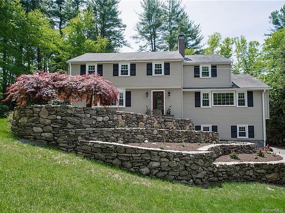 2nd image of 81 Parkview Dr