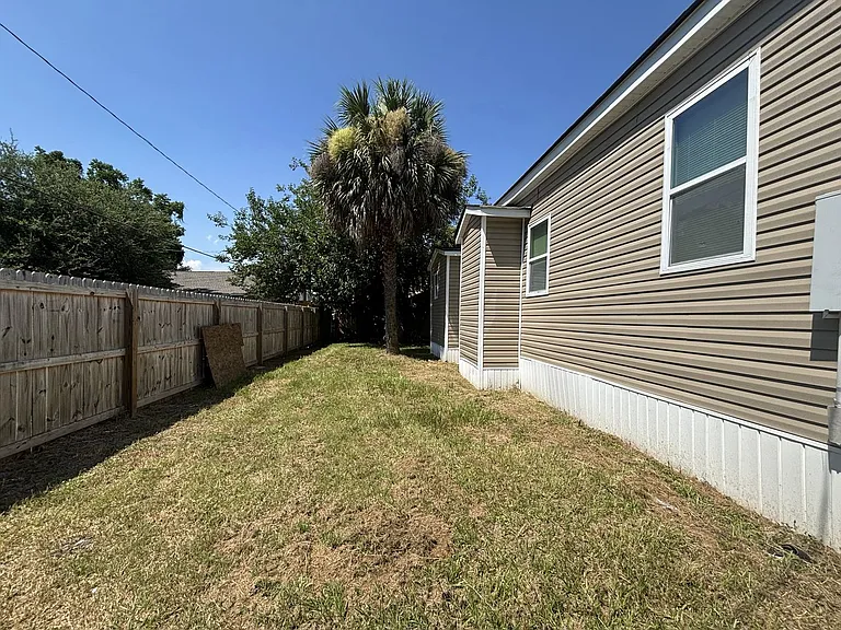 1112 E Bolton St — Photo 11