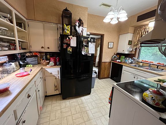 4th image of 1137 N State St