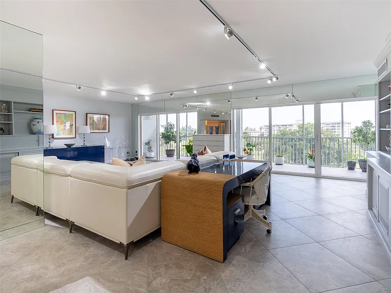 2850 N Palm Aire Dr #601 — Photo 11