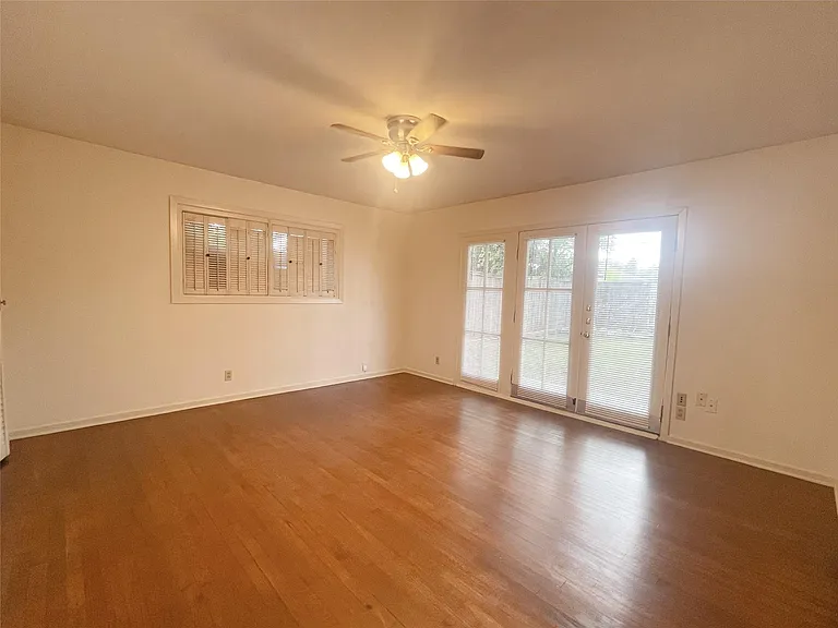 9655 Meadowcroft Dr — Photo 10