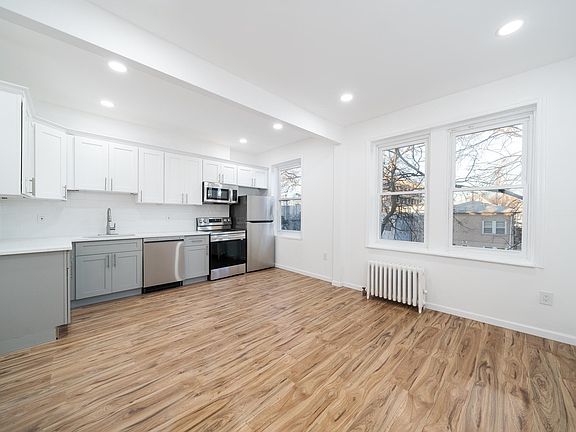 3rd image of 332 Ege Ave Floor 2