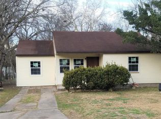 725 Kyle St, Angleton, TX 77515