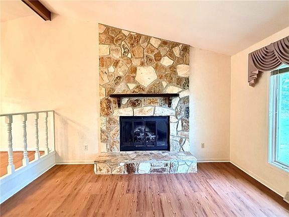 5th image of 412 Hartwell Dr
