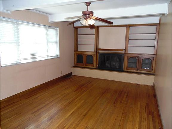 3rd image of 408 Tailholt Ln