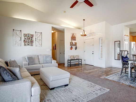 4th image of 752 Santa Ana Ct