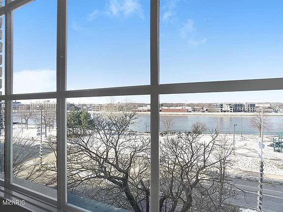3rd image of 940 Monroe Ave NW Unit 363