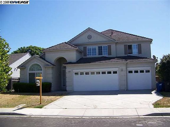 2nd image of 2404 Heritage Way
