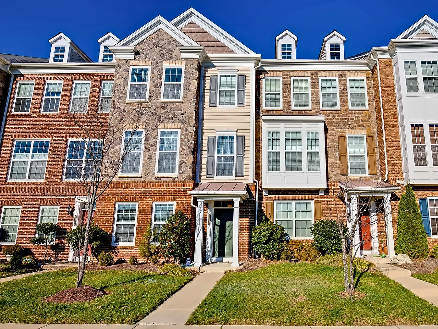 4 bed, 3.5 bath, 2192 sqft, $3,049 — Photo 1