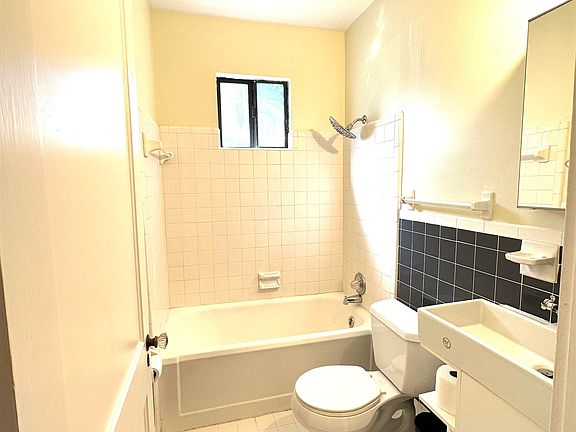 5th image of 848 E Park Ave
