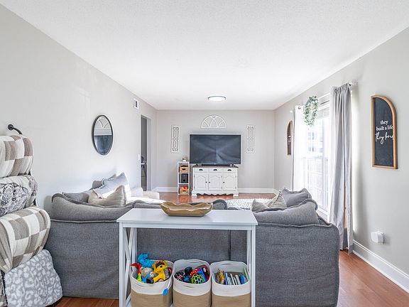 5th image of 6831 Knollcrest Dr