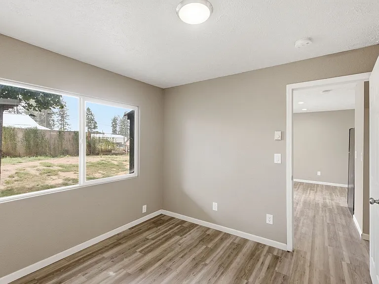 321 E Grace St — Photo 7