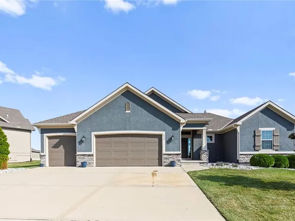 916 Zennor Ln, Raymore, MO 64083