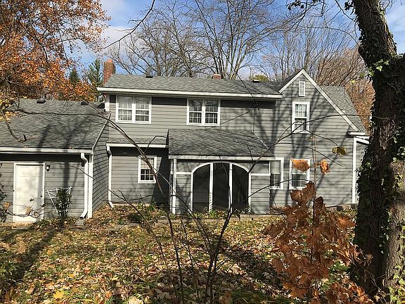 4th image of 927 Maplewood Dr