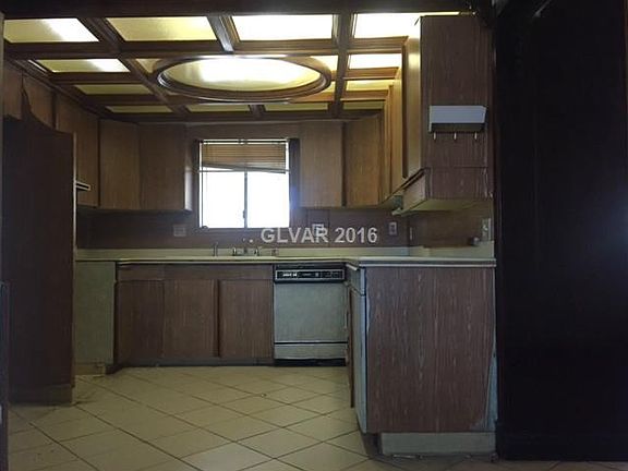 4th image of 4270 E New York Ave