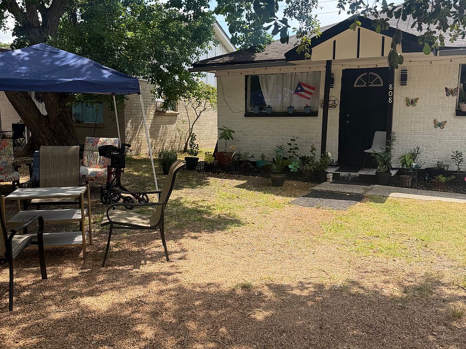 1st image of 808 Caplan St