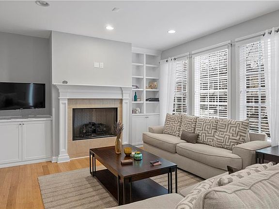 3rd image of 2106 N Pennsylvania St #502