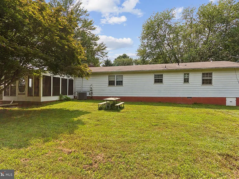 8755 Trinity Ln — Photo 5