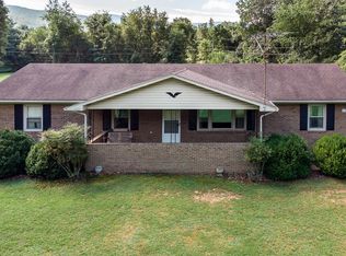 17 Crestfield Ln, Natural Bridge Station, VA 24579