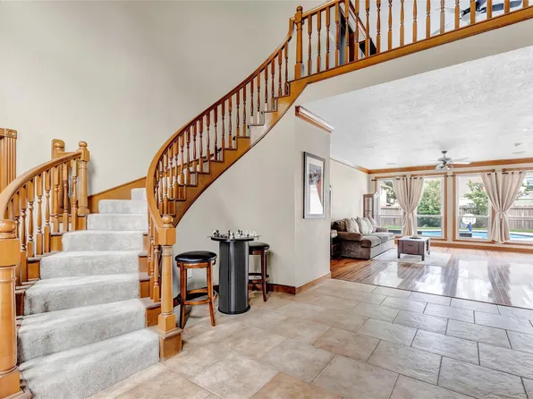 2106 Mountain Lake Dr, Kingwood, TX 77345