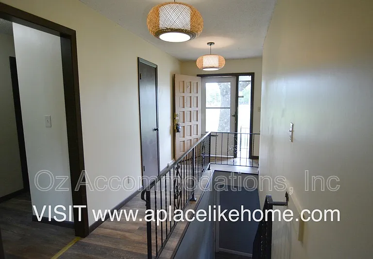 608 E 78th St — Photo 17