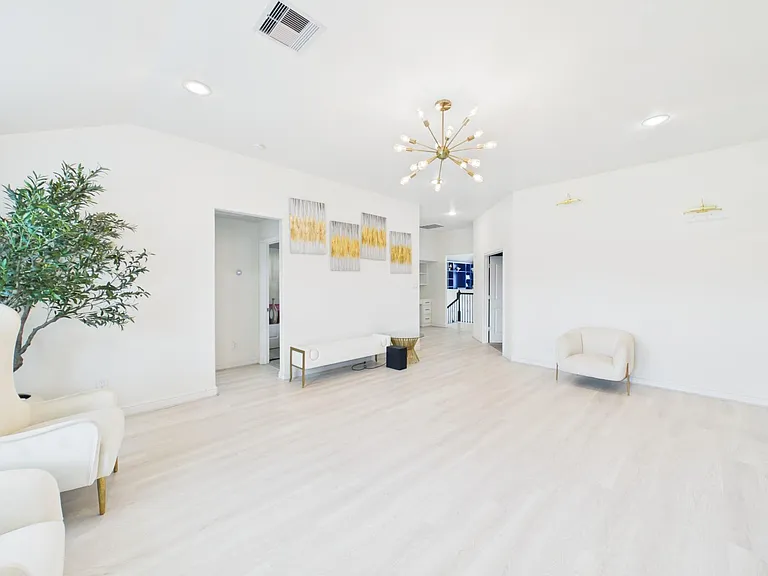24711 Miltonwood St — Photo 37