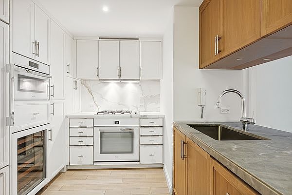 1st image of 212 Warren St APT 3R