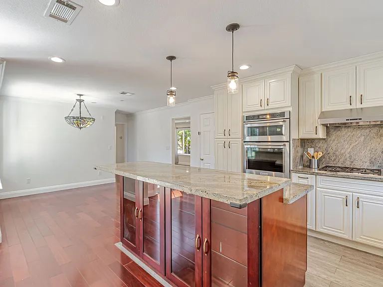 1070 Morningside Dr — Photo 13