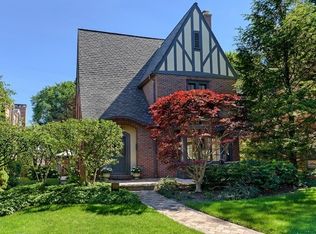 708 Kent Rd, Kenilworth, IL 60043