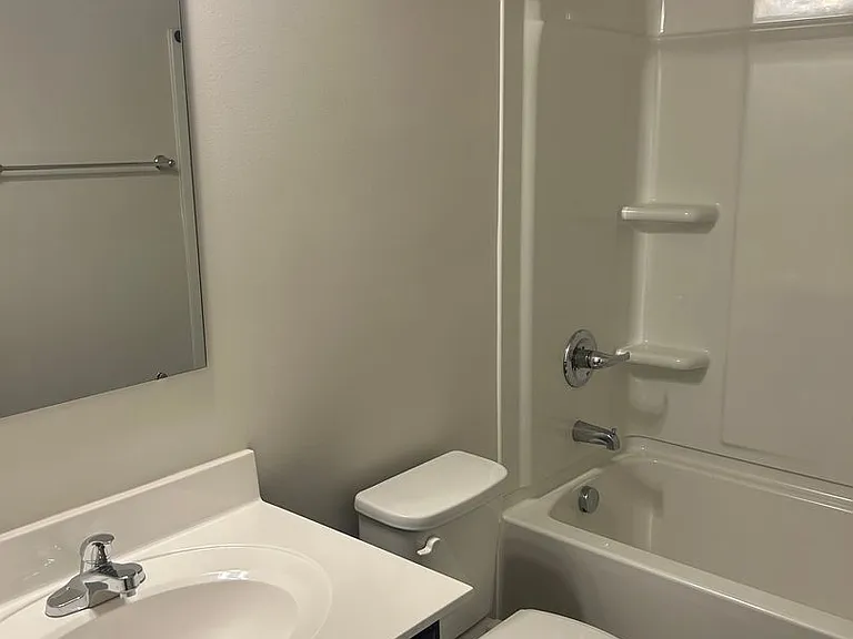 111 Portchester Ln — Photo 12