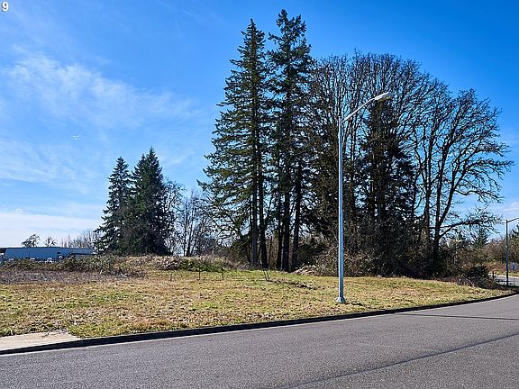4th image of 2730 NE Doran Dr