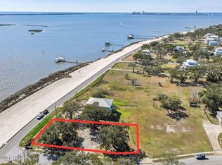 101 Ashley Pl, Ocean Springs, MS 39564