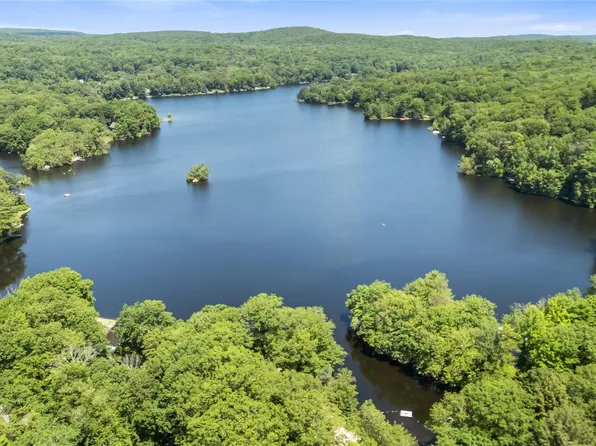 10 Arbutus Street, Putnam Valley, NY 10579