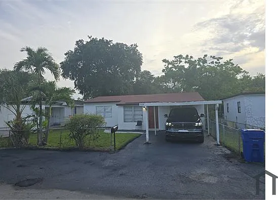 729 NW 15th Ter