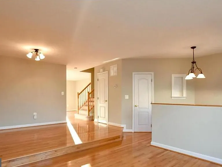 111 Maximillian Ct SW — Photo 6