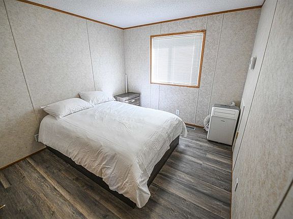 3rd image of 589 Stewart St #1