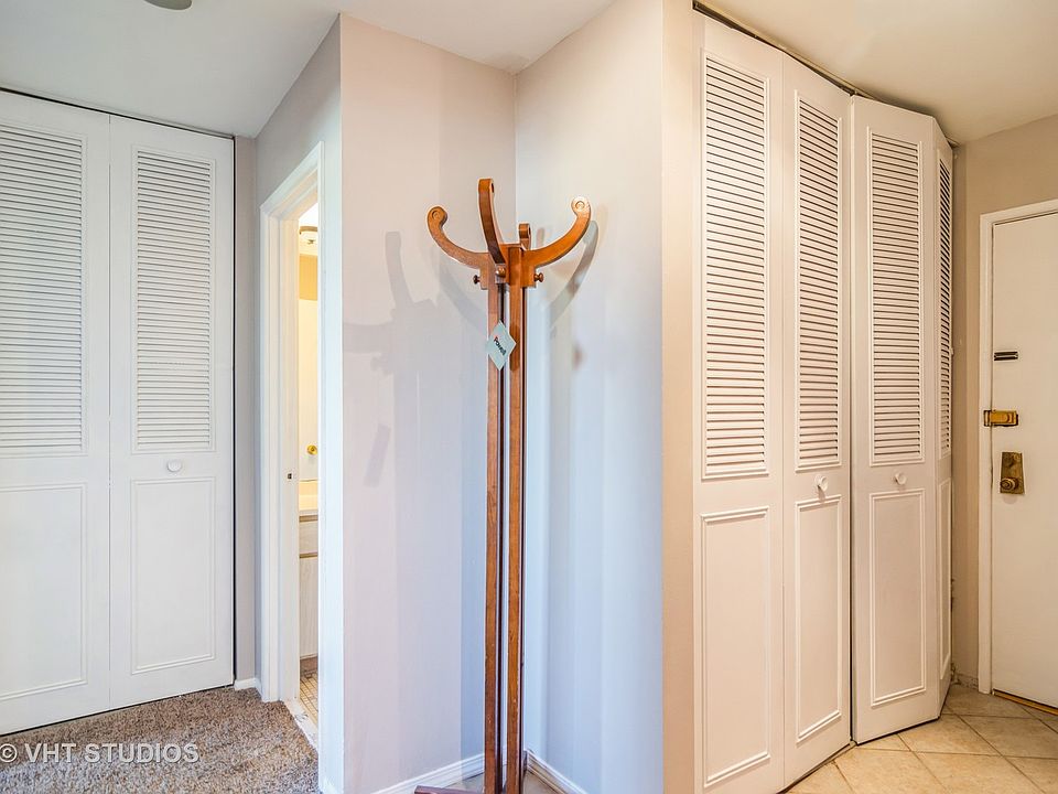 Moon Lake Village Four Story Condominiums Hoffman Estates, IL Zillow