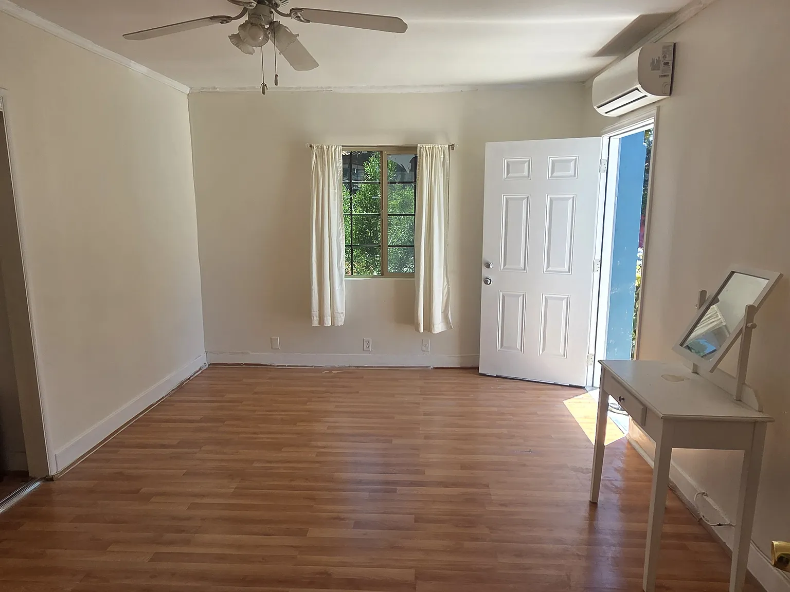 Studio, 450 sqft, $1,500 — Photo 4