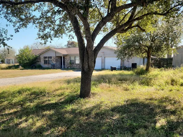 102 Rogers St, Woodsboro, TX 78393