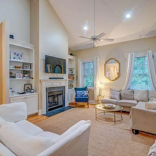 1050 Phillips Park Dr — Photo 12