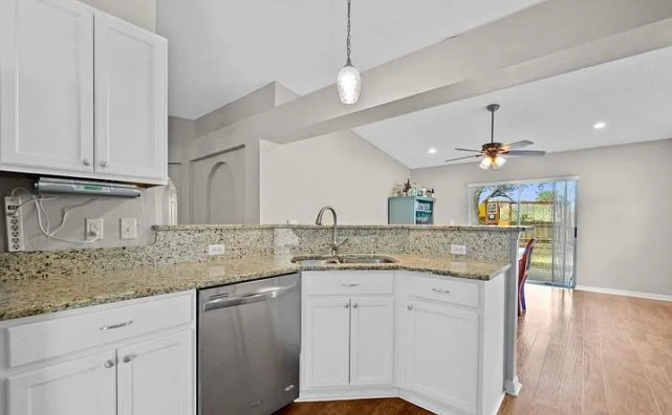 4726 Four Lakes Dr — Photo 4