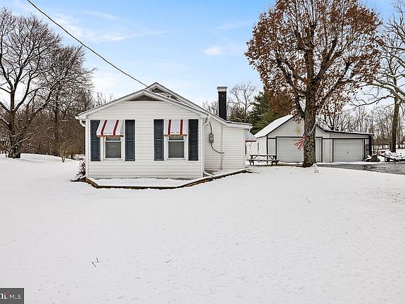 3rd image of 321 Barlow Two Taverns Rd