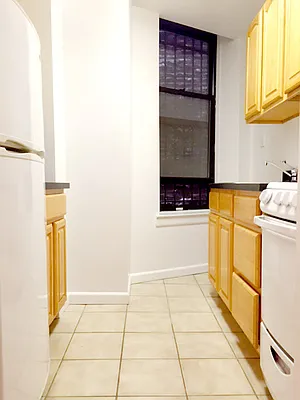 Rented by LIVING QUARTERS NY INC | media 8