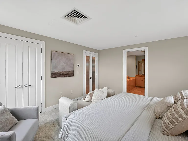 1 Miranova Pl #1840 — Photo 5
