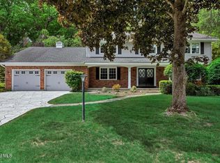 8 Upper Ball Ct, Menands, NY 12204