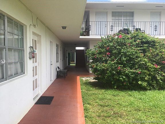 2nd image of 1825 Cleveland St APT 5